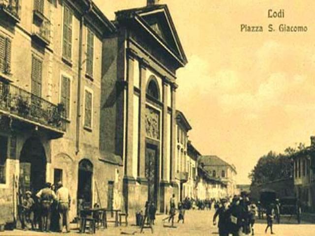 piazza san giacomo.JPG